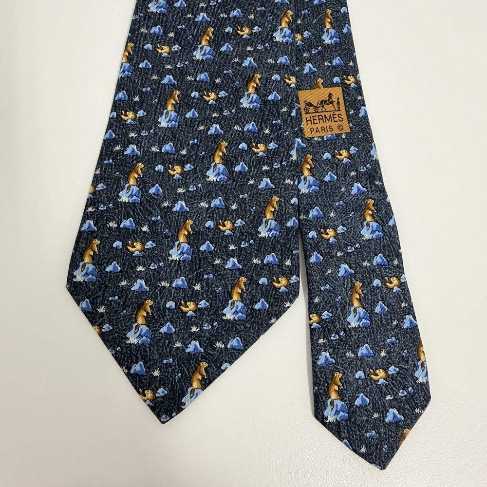 Hermes Mens Tie Groundhogs On Rocks Navy/Brown Satin Silk 7763 FA 3.5" x 56" euc - Picture 2 of 7